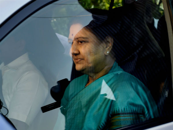 Supreme court to hear petition seeking to stop sasikala oath Supreme court to hear petition seeking to stop sasikala oath
