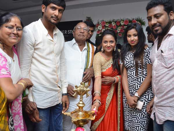 సుమ, పలువురు ప్రముఖులు: