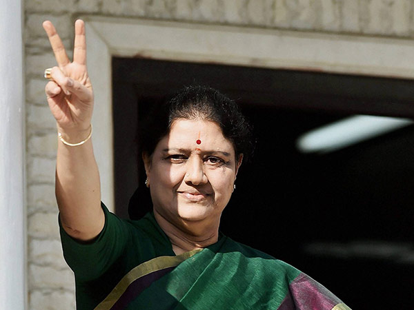 చెక్ పెట్టిన కరుణానిధి