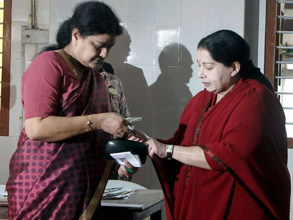 శశికళ ఫ్యామిలీ వెనక్కి తిరిగి చూడలేదు