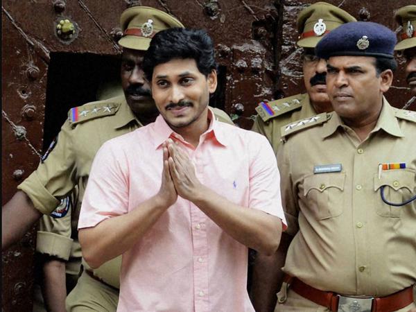 నీలా దొంగ వ్యాపారాలు చేయాలా?