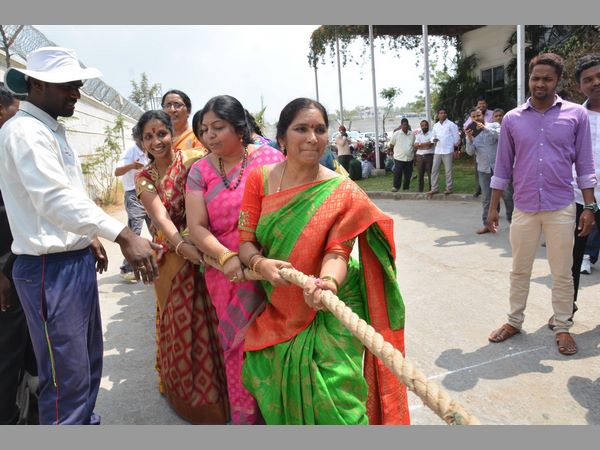 మహిళలకు ప్రత్యేక పథకాలను అమలు