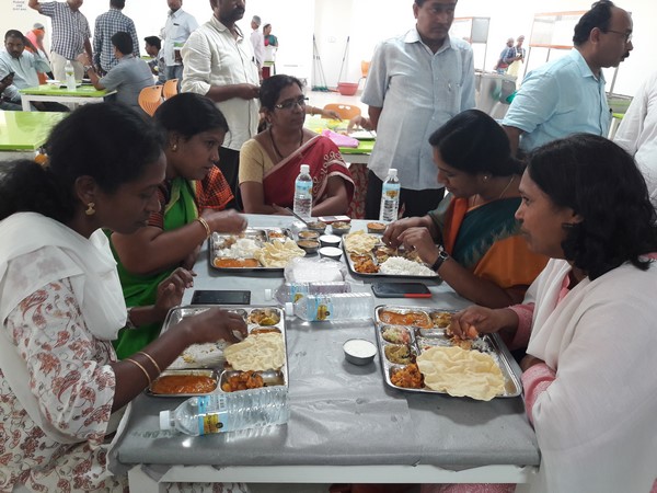 సందడిగా..