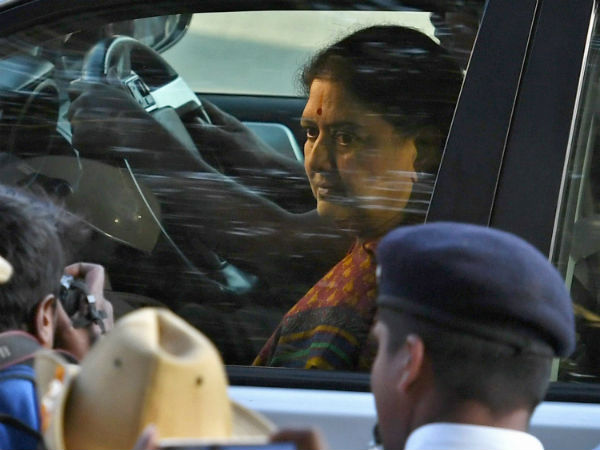 శశికళ వారించారు