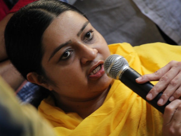 Deepa has demanded to Judicial Probe for Jayalalithaa's death. Deepa has demanded to Judicial Probe for Jayalalithaa's death.