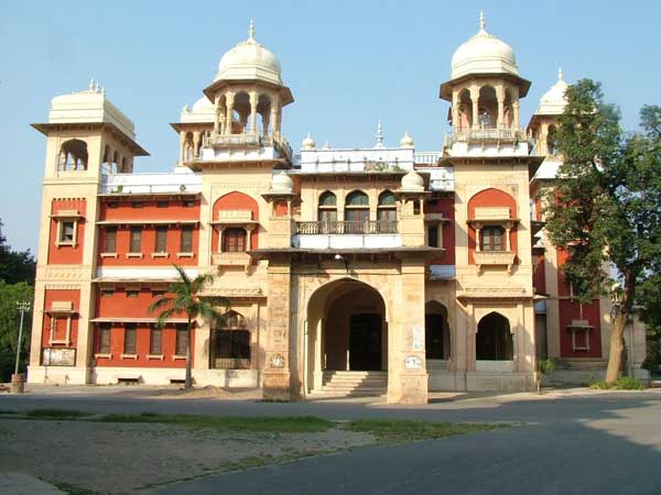AMU, Allahabad university among 'non-performers' AMU, Allahabad university among 'non-performers'
