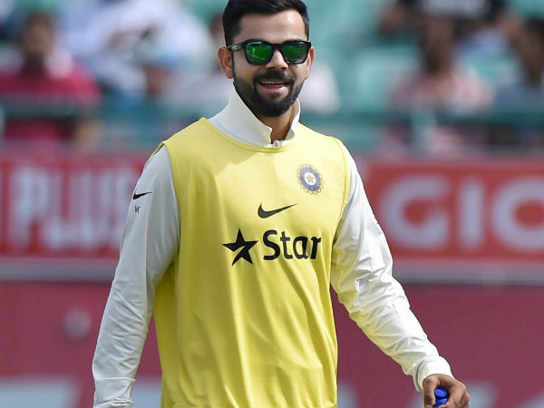 India vs Australia: Injured Virat Kohli Brings Teammates Drinks, Wins Hearts India vs Australia: Injured Virat Kohli Brings Teammates Drinks, Wins Hearts