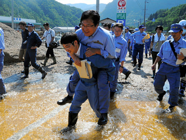 Japanese junior minister resigns after making inappropriate remark over piggyback ride Japanese junior minister resigns after making inappropriate remark over piggyback ride