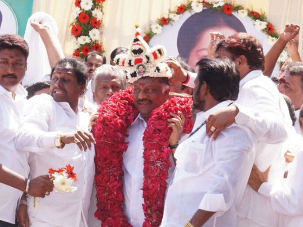 Fast by Panneerselvam group seeking independent probe into formerr CM Jayalalithaa’s death Fast by Panneerselvam group seeking independent probe into formerr CM Jayalalithaa’s death