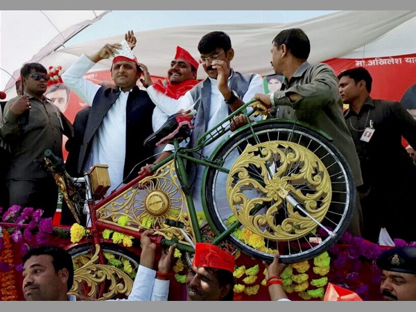 UP campaign: Bollywood 'tadka' adds zing to political speeches UP campaign: Bollywood 'tadka' adds zing to political speeches