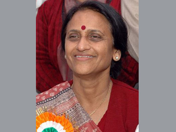 former congress leader rita bahuguna takes oath as minister in yogi adityanath's cabinet former congress leader rita bahuguna takes oath as minister in yogi adityanath's cabinet