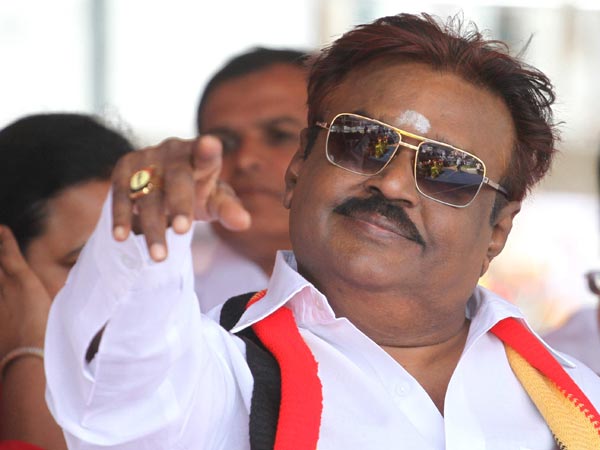 Vijayakanth admitted at hospital, party members are in tension Vijayakanth admitted at hospital, party members are in tension