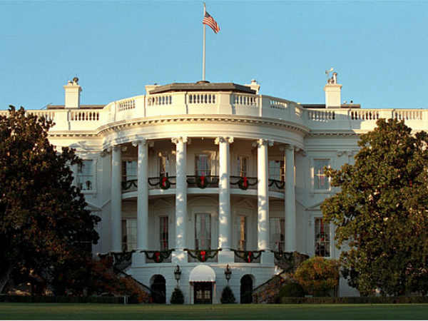 White House bomb threat: man arrested after claiming to have device in car White House bomb threat: man arrested after claiming to have device in car