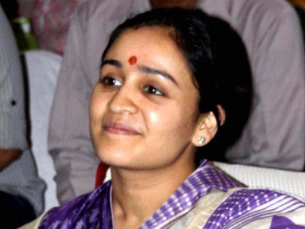 సీఎంకు స్వాగతం పలికారు..