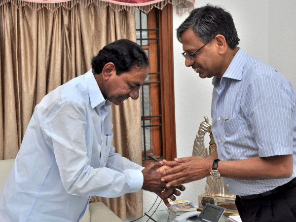 చేతులు మారడానికీ చరిత్ర...