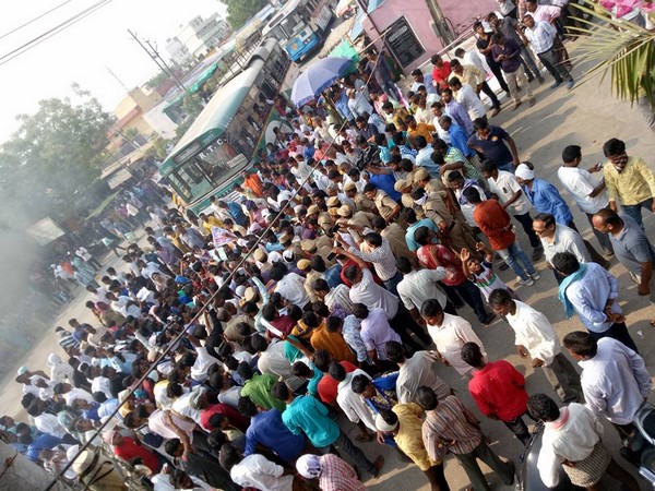 ఎవరెవరొచ్చారు: