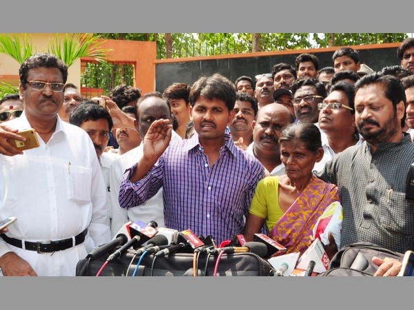 మళ్లీ అమ్మ చేతి స్పర్శ...