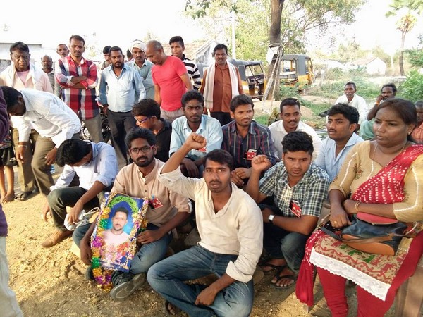 స్పృహ కోల్పోయిన తల్లి: