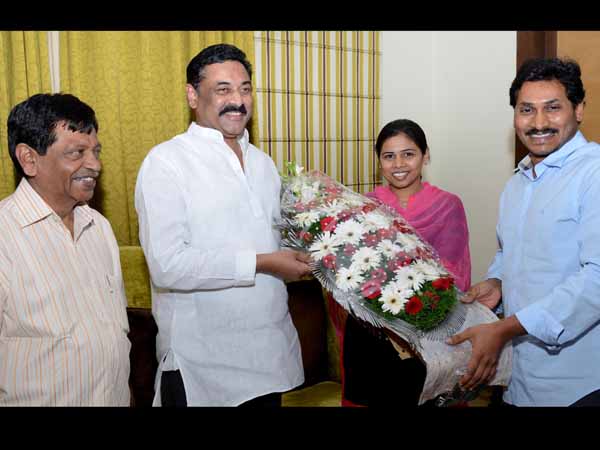 జగన్ తెచ్చిన చిక్కు!!