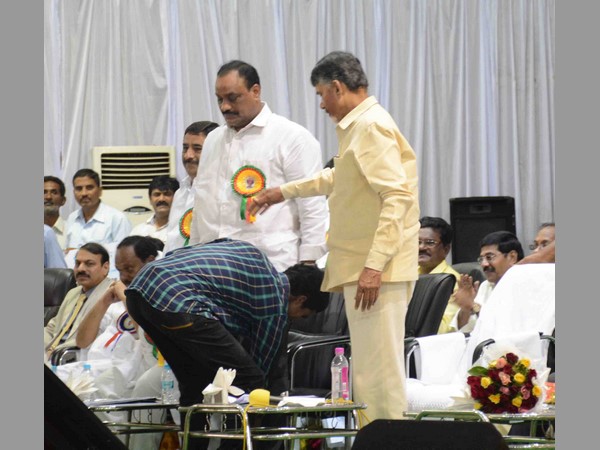పాదాభివందనం