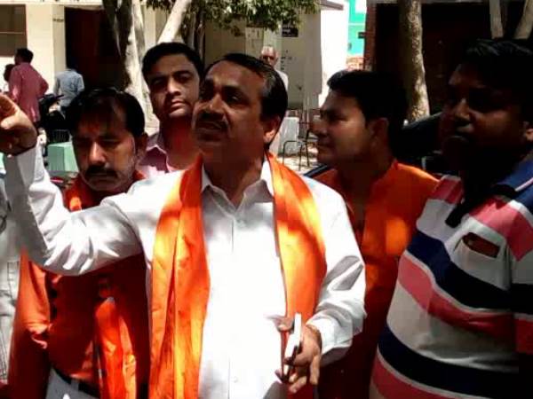 యువ వాహిని సభ్యులు ఆ జంటను కొట్టలేదు
