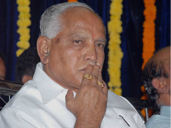 మేం మారం అంటున్న కాంగ్రెస్ కార్యకర్తలు