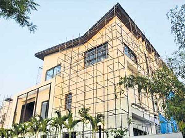 చంద్రబాబు ఇల్లు కట్టుకోవద్దా?
