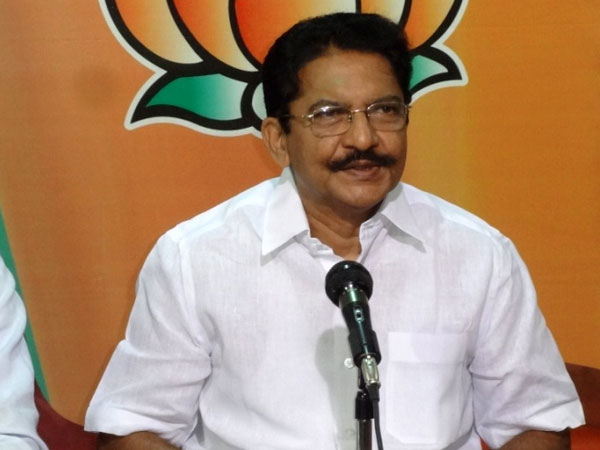 గవర్నర్ రాకతో అన్నాడీఎంకేలో ఆందోళన