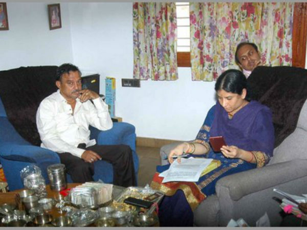 ఎక్కడ పని చేస్తే.. అక్కడ అక్రమాస్తులు..