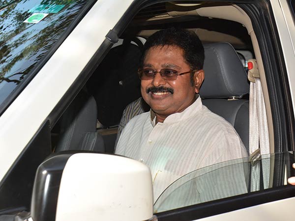 ఈసీ లంచం కేసు చుట్టుకోవడంతో