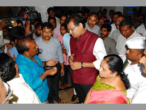 ఇసుక ట్రాక్టర్లు గ్రామానికి రావు