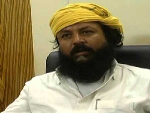 పార్టీ మారినా మంత్రి పదవిని దక్కించుకొన్నాడు