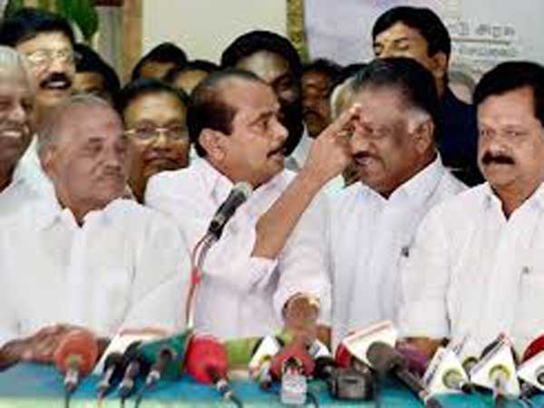 పన్నీర్ సెల్వం వర్గంలో 13 మంది ఎమ్మెల్యేలు