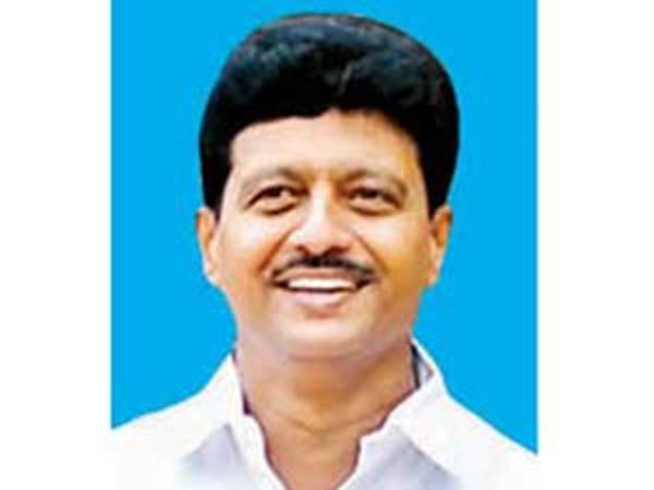 మూడు రాష్ట్రాల్లో చిన్నమ్మ బినామీలు !