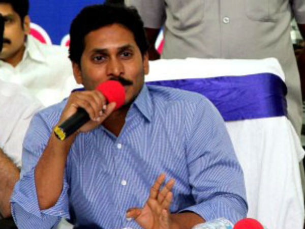 వైసీపీ ఎంపీల రాజీనామాలు ఆమోదించే అవకాశం