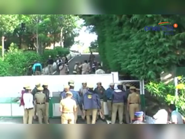 శశికళకు అన్నీ తెలుసు కాబట్టి..