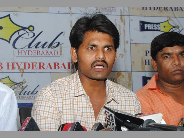 నిరక్ష్య రాస్యుడిగా వెళ్ళి డిగ్రీతో బయటకు వచ్చాను