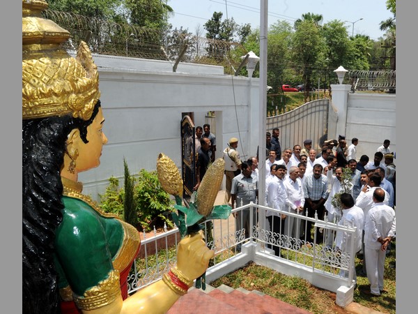 ఇలా ట్రాఫిక్కు చెక్