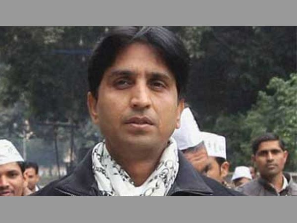 అమానుల్లాఖాన్ పై కుమార్ విశ్వాస్ ఫైర్