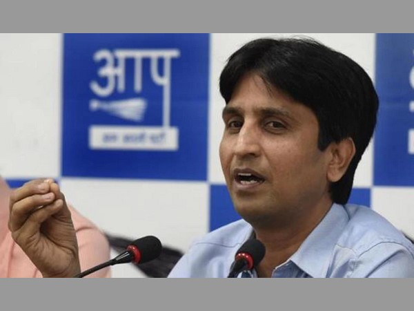 ఖాన్పై విశ్వాస్ ఆగ్రహం
