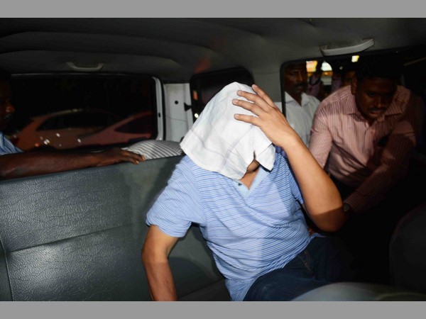 రూ.1.50కోట్ల నగదు, పత్రాలు స్వీజ్