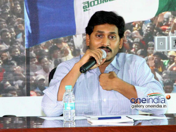 జగన్ అలా చేస్తున్నారు...