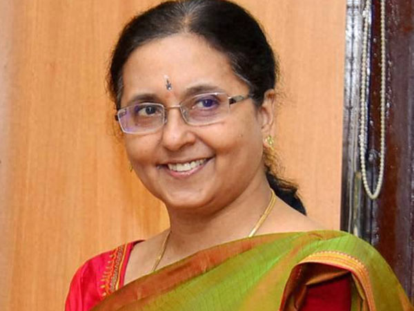పన్నీర్ సెల్వం చేతిలో జుట్టు ?