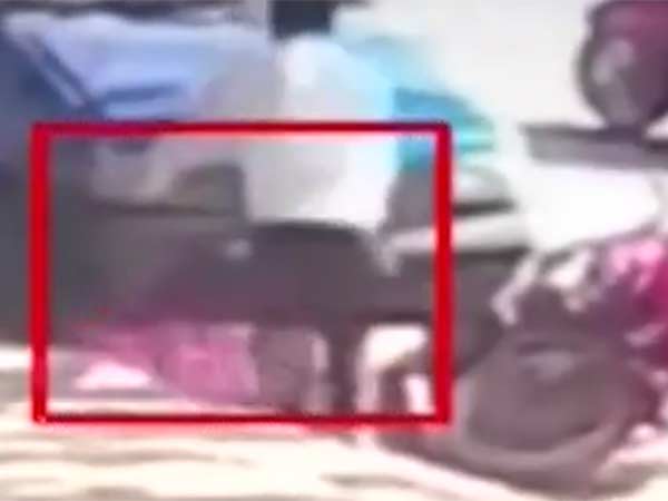 బ్యారక్ నుంచి బయటకు వచ్చి