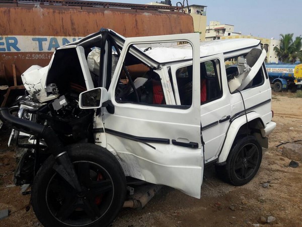 బెంజ్లోని హైఎండ్ జీ సిరీస్ కారు