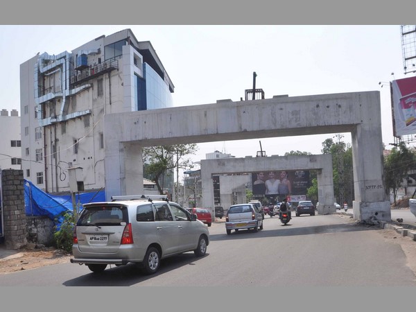 తండ్రికి చేదోడు వాదోడు