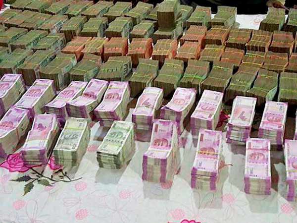 కోట్ల విలువైన రూ. 2,000 నోట్ల
