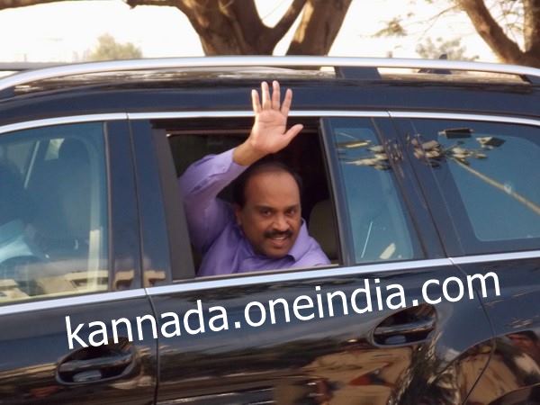 భార్యను, సాయికుమార్ను రంగంలోకి..