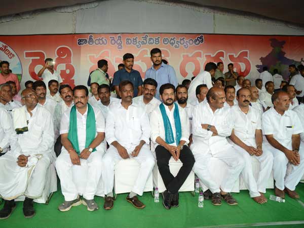 మహానేతలు భయపడ్డారని డీకే అరుణ