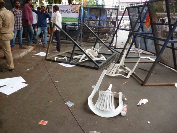 సమస్యలపై స్థానికులు ఇలా